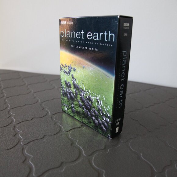 BBC's Planet Earth The Complete Series DVD Collector's Set - Picture 6 of 7